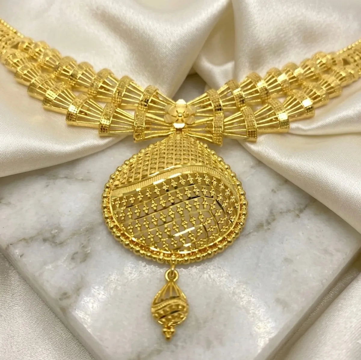 Gold Micro Plated Copper Dubai Fan Style Pendant Necklace Set