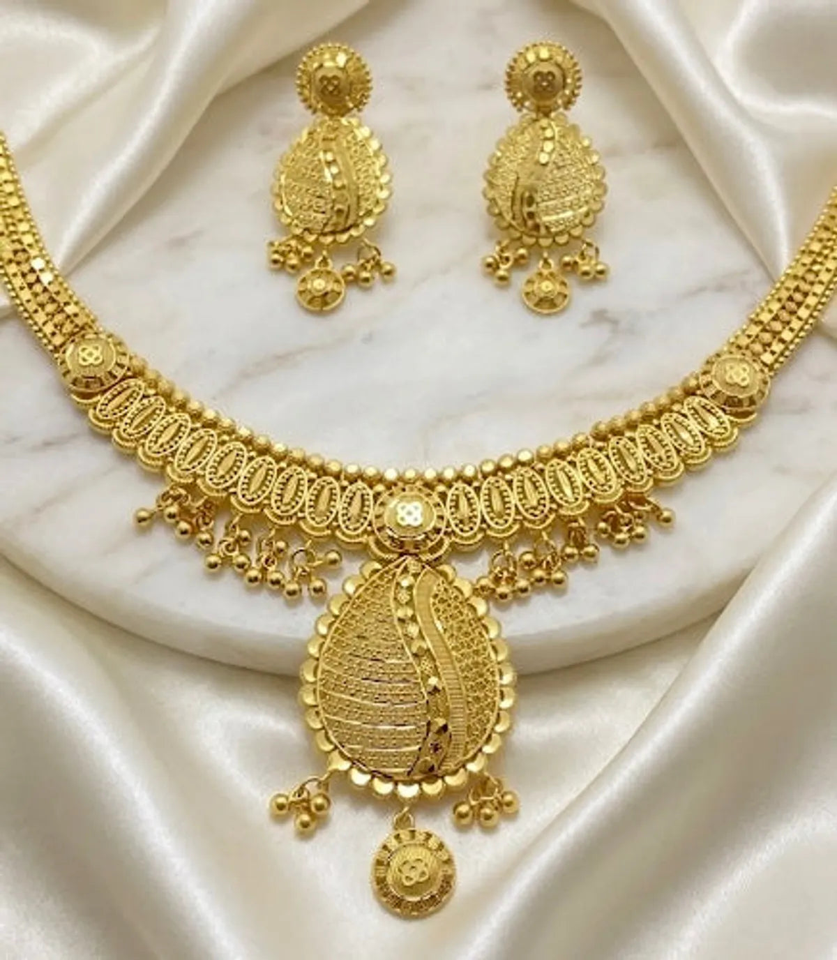 Gold Micro Plated Copper Dubai Heritage Oval Pendant Necklace Set