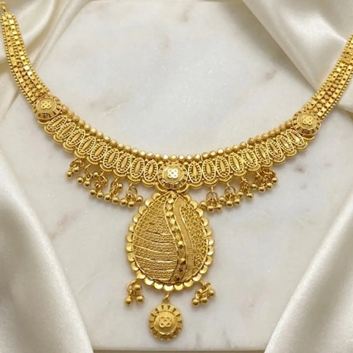 Gold Micro Plated Copper Dubai Heritage Oval Pendant Necklace Set