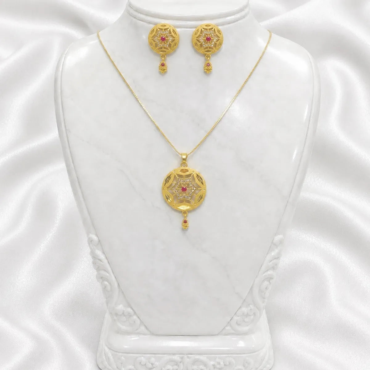 Gold Micro Plated Ad Ruby Star Motif Pendant Necklace Earring Set