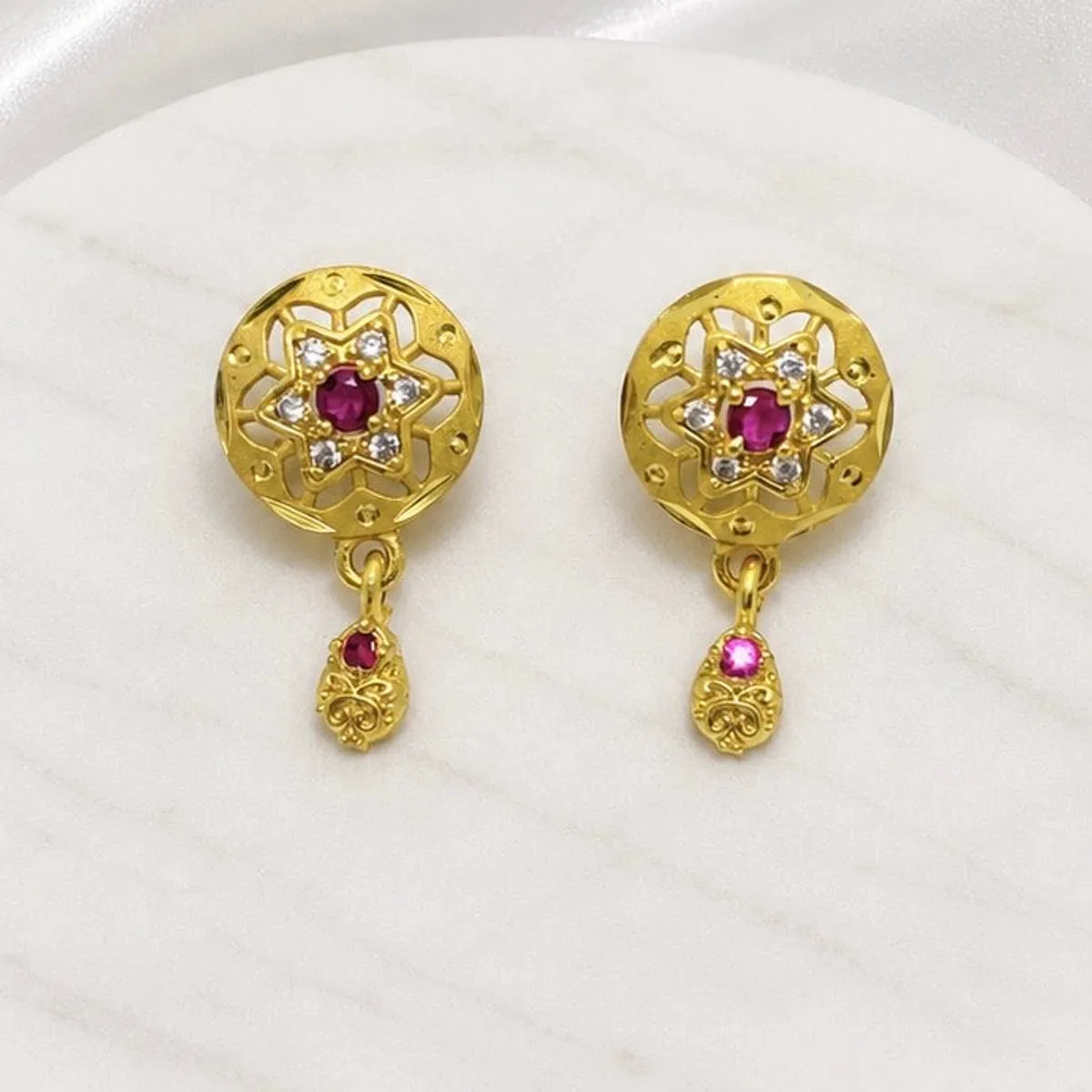 Gold Micro Plated Ad Ruby Star Motif Pendant Necklace Earring Set