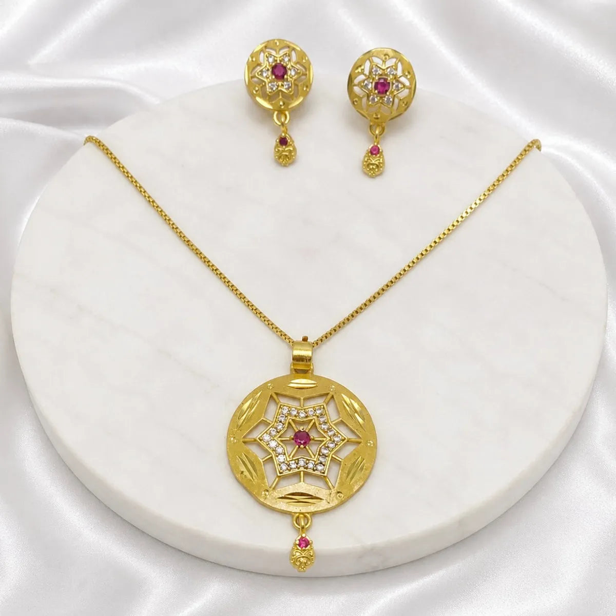 Gold Micro Plated Ad Ruby Star Motif Pendant Necklace Earring Set